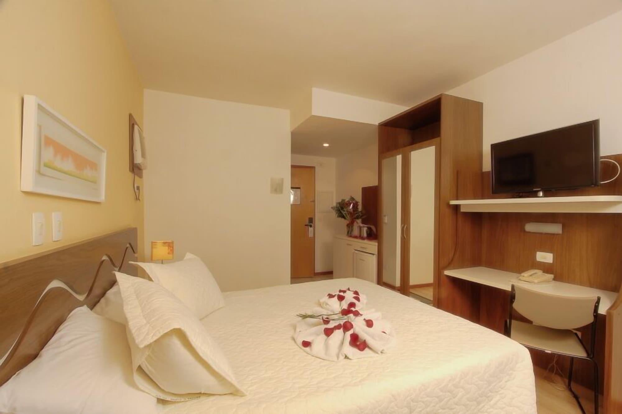 Bristol Centro Civico Curitiba Hotel Bagian luar foto