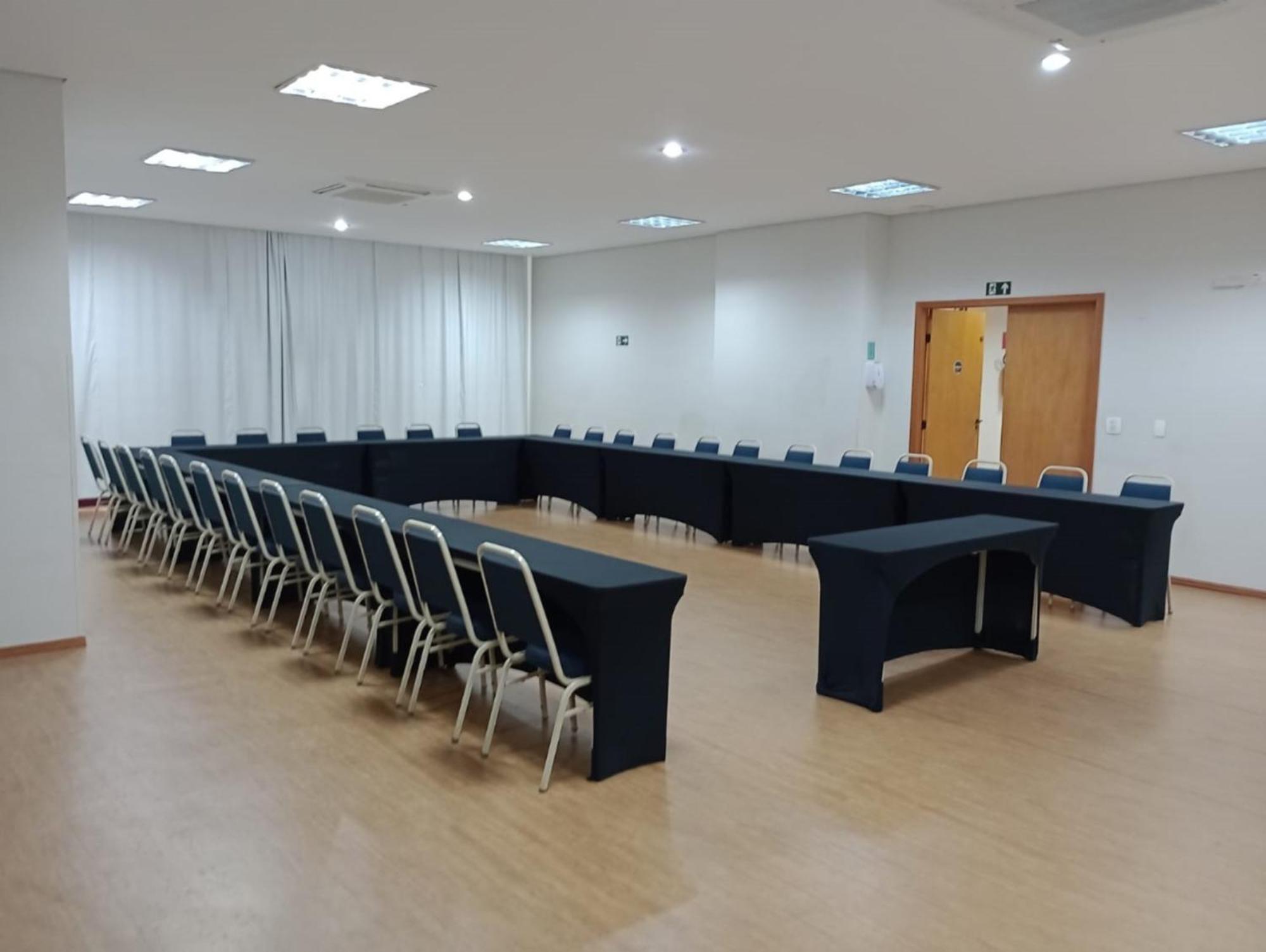 Bristol Centro Civico Curitiba Hotel Bagian luar foto