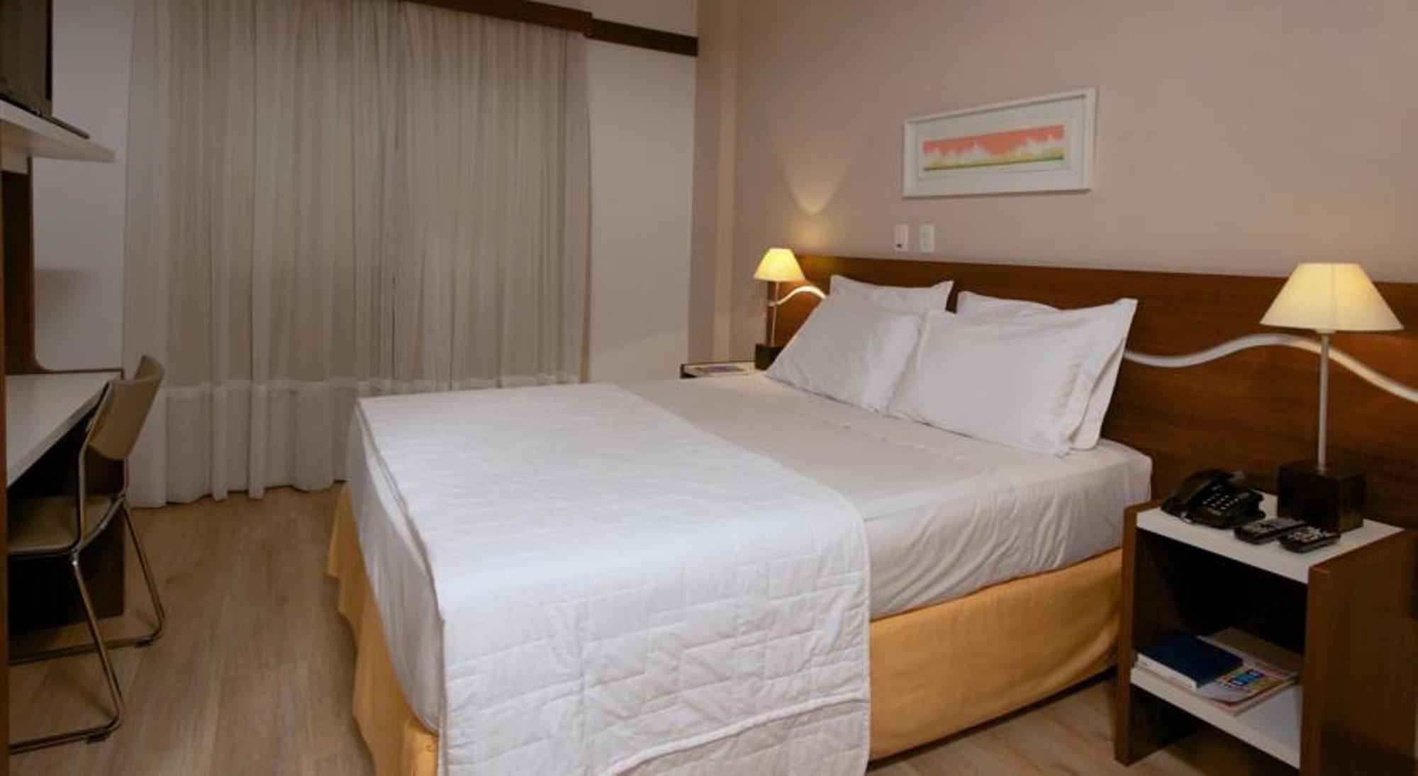 Bristol Centro Civico Curitiba Hotel Bagian luar foto