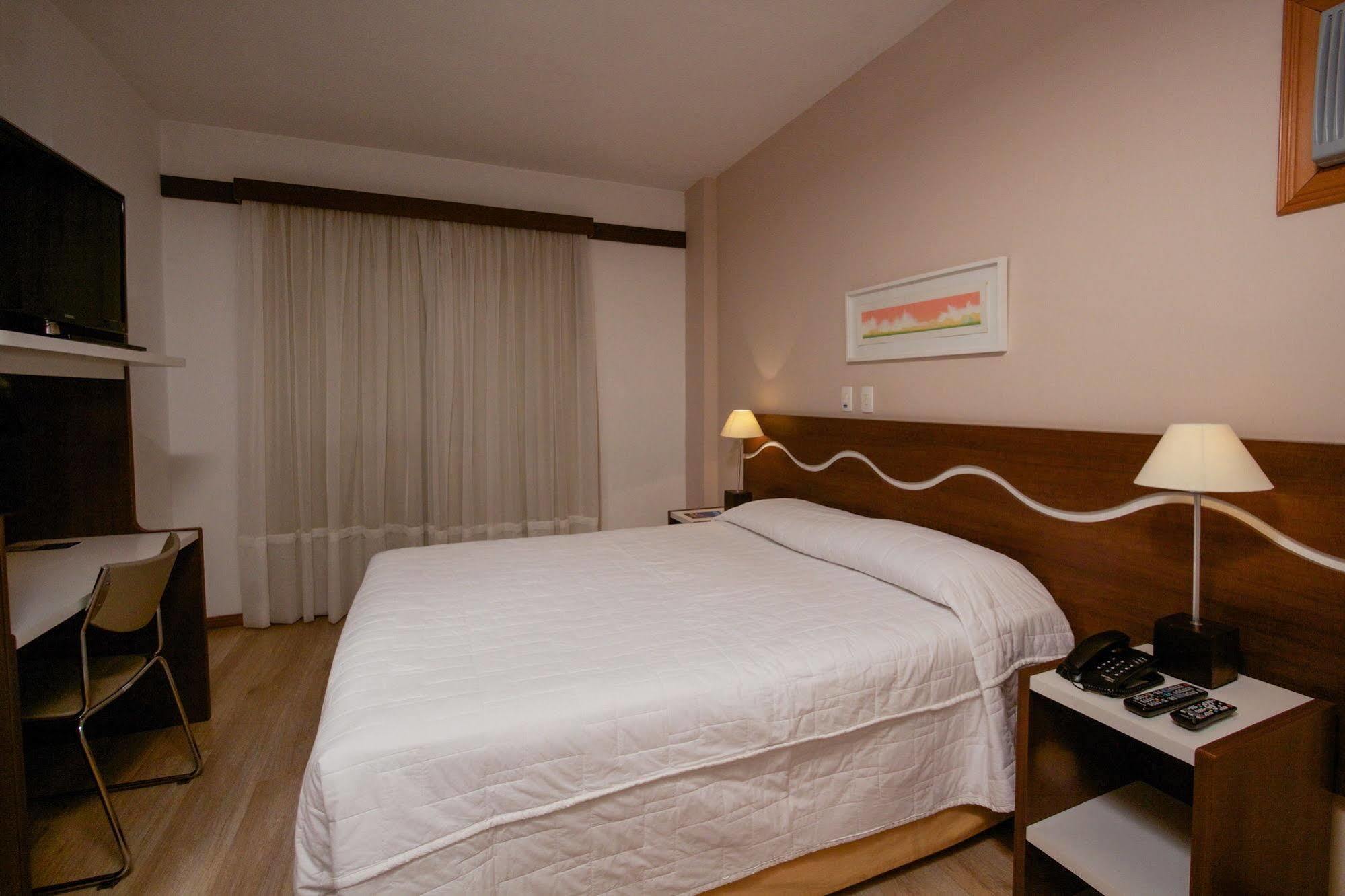 Bristol Centro Civico Curitiba Hotel Bagian luar foto